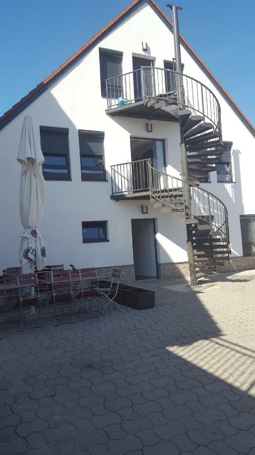 Apartments Zum Bayrisch Pub Weißenhorn 외부 사진