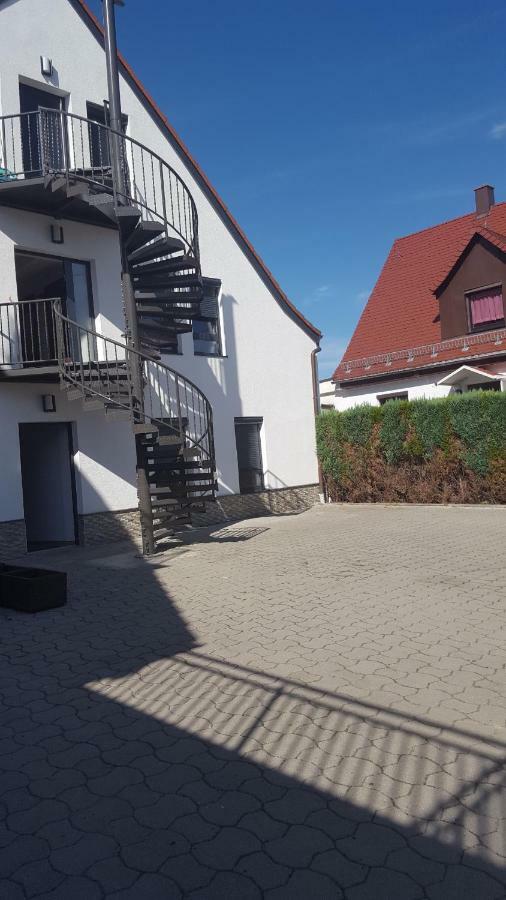 Apartments Zum Bayrisch Pub Weißenhorn 외부 사진